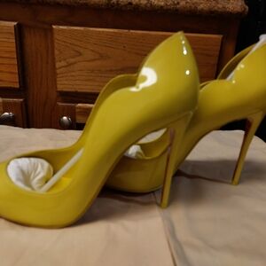 CHRISTIAN LOUBOUTIN HOT CHICK 100 PATENT/LINING SIZE 8